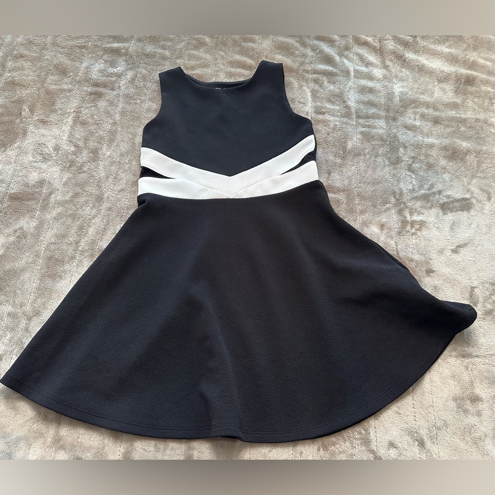 Children’s Place casual girls black and white dress, size 5/6.